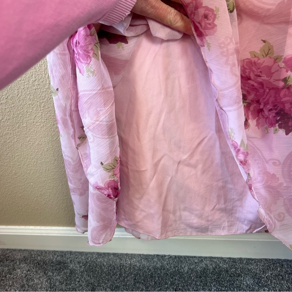 ASOS Design Curve ruffle maxi dress with flutter sleeves in pink floral print - Picture 11 of 12